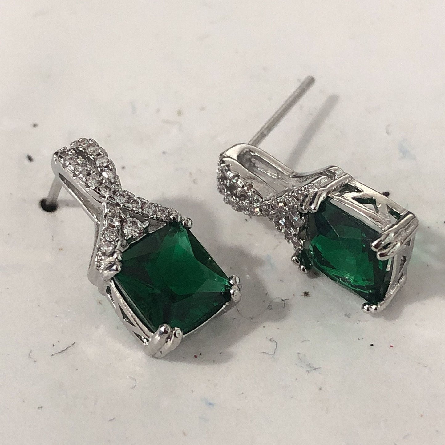 Charming Earring for Any Occasion