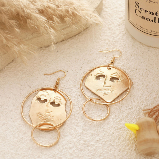 Romantic Gold Earring for Special Moments