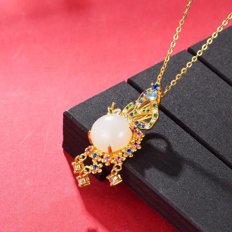 Beautiful Silver Necklace with Unique Style