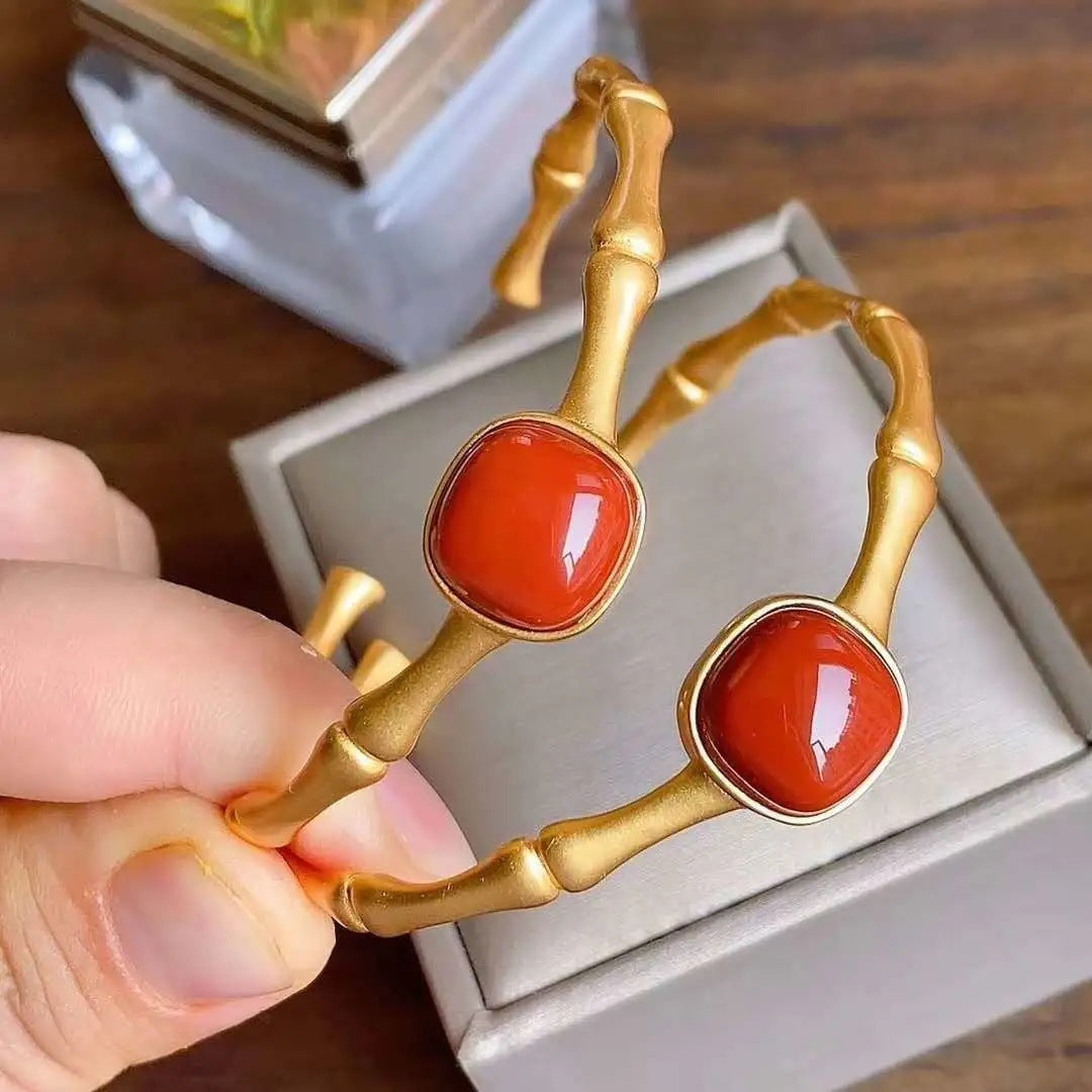 Romantic Gold Bracelet for Special Moments