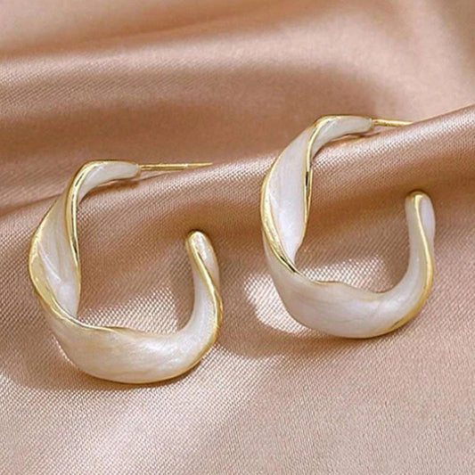 Charming Earring for Any Occasion