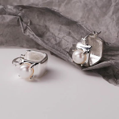 Romantic Pearl Earring for Special Moments