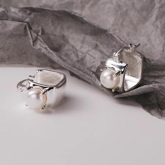 Romantic Pearl Earring for Special Moments