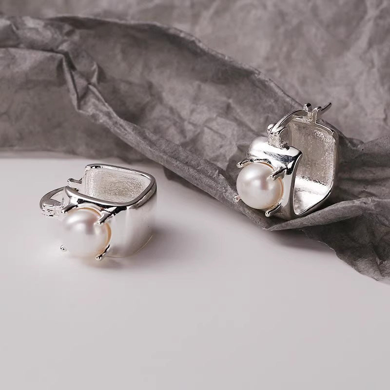 Romantic Pearl Earring for Special Moments