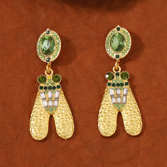 Charming Gold Earring for Any Occasion