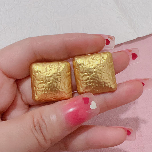 Romantic Gold Earring for Special Moments