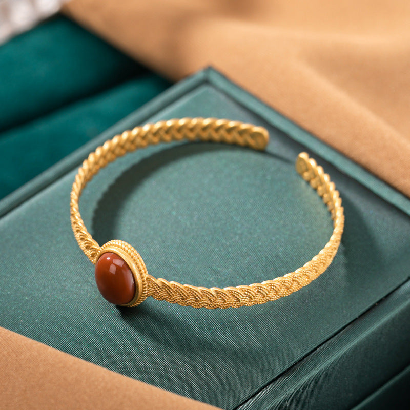 Charming Gold Bracelet for Any Occasion