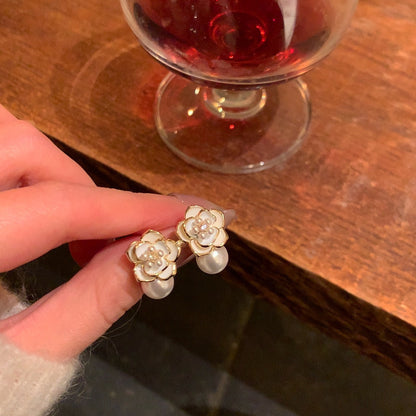 Classic Pearl Piece with Timeless Appeal