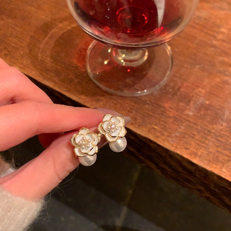 Classic Pearl Piece with Timeless Appeal