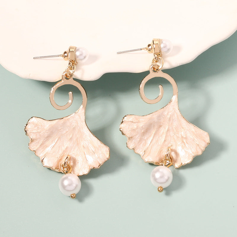 Romantic Pearl Earring for Special Moments