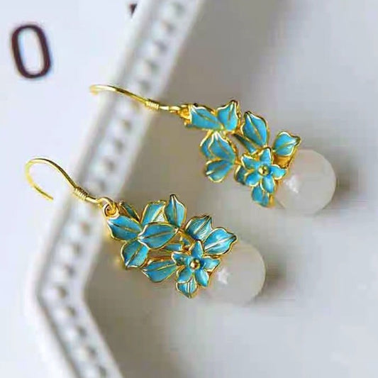 Charming Silver Earring for Any Occasion