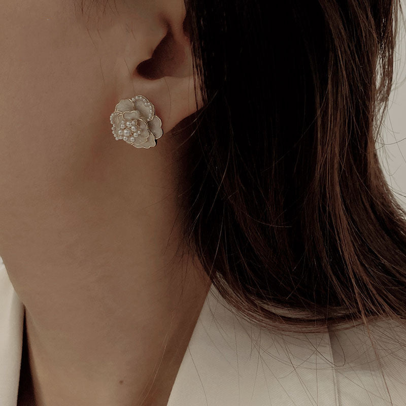Romantic Pearl Earring for Special Moments