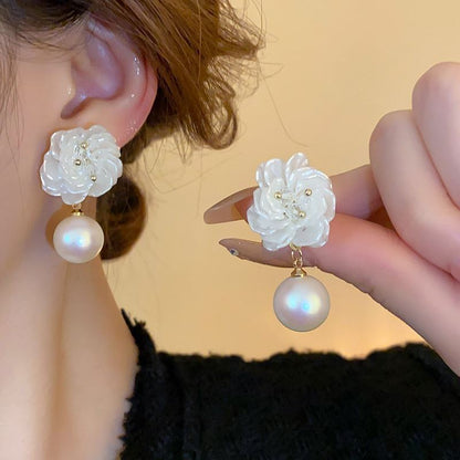 Romantic Pearl Earring for Special Moments