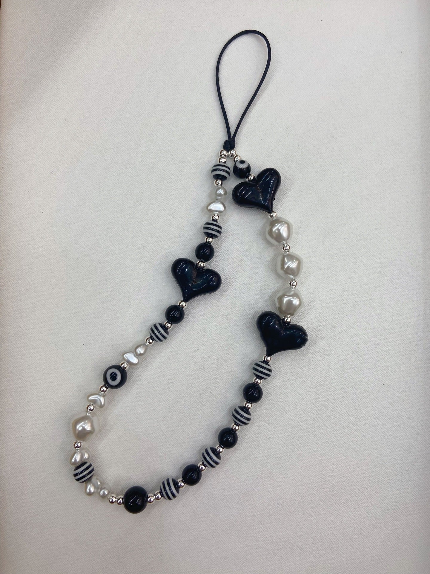 Classic Pearl Piece with Timeless Appeal