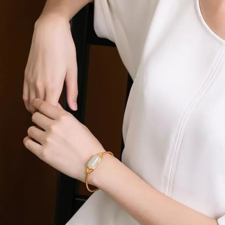 Classic Silver Bracelet with Timeless Appeal