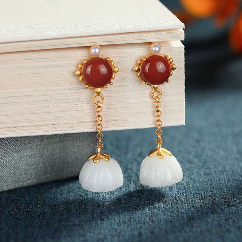Classic Gold Earring with Timeless Appeal