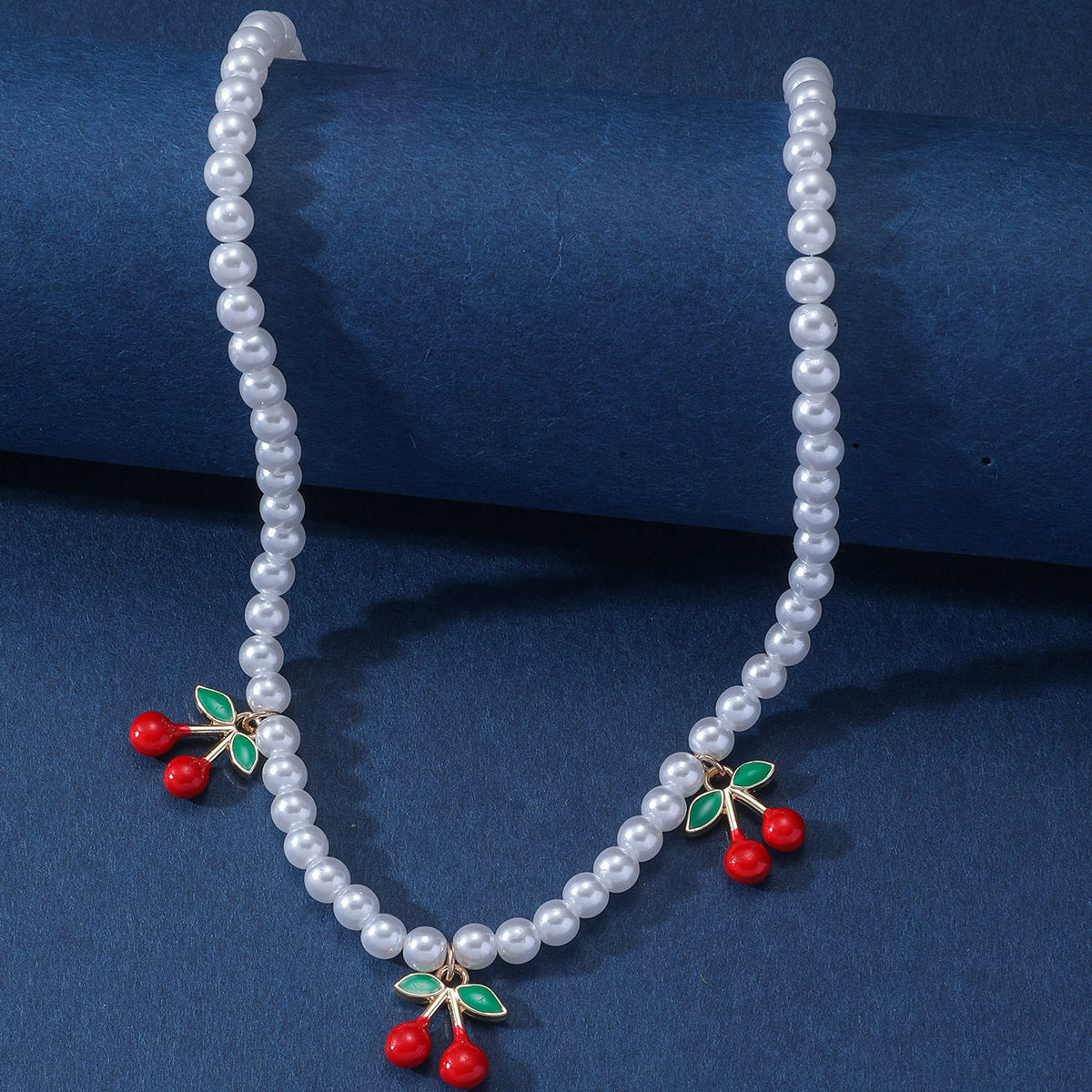 Classic Pearl Necklace with Timeless Appeal