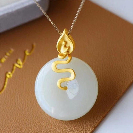 Beautiful Silver Necklace with Unique Style