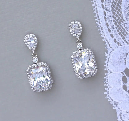 Charming Silver Earring for Any Occasion