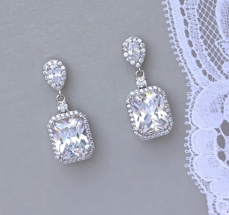 Charming Silver Earring for Any Occasion