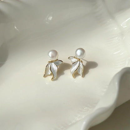 Beautiful Pearl Earring with Unique Style