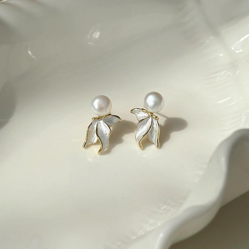 Beautiful Pearl Earring with Unique Style