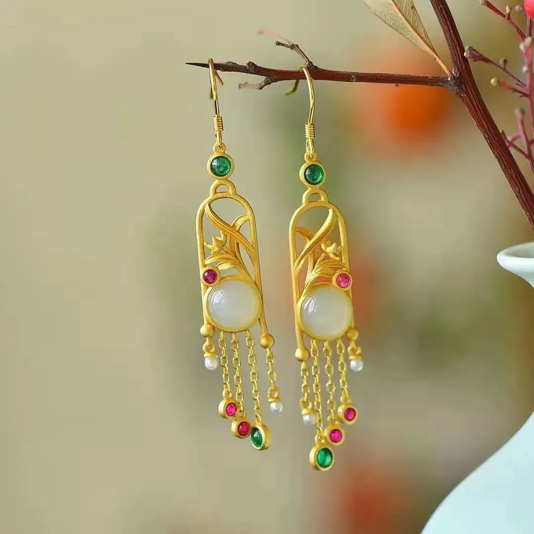 Beautiful Gold Earring with Unique Style