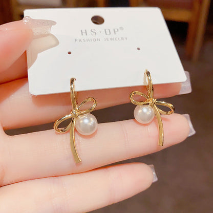Classic Pearl Earring with Timeless Appeal