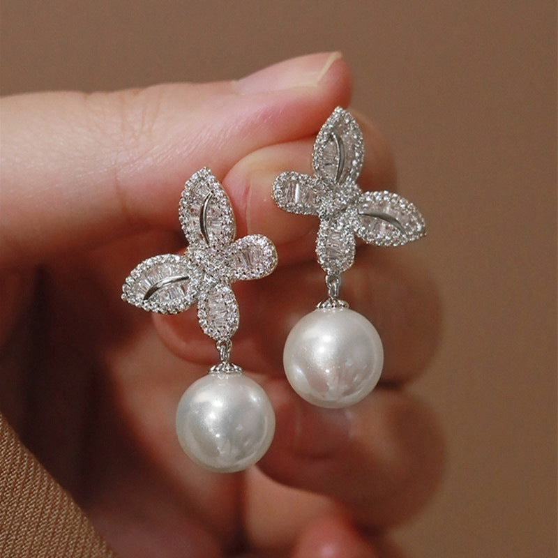 Beautiful Pearl Earring with Unique Style