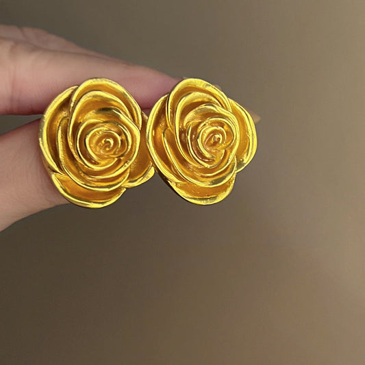 Vintage Handmade Gold Earring