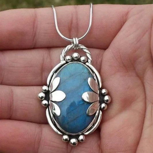 Elegant Pendant for Every Occasion