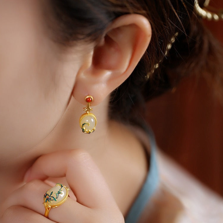 Beautiful Gold Earring with Unique Style