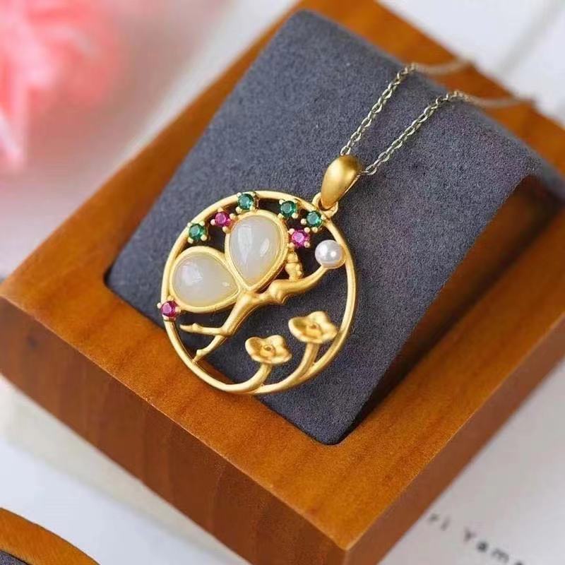 Beautiful Gold Pendant with Unique Style