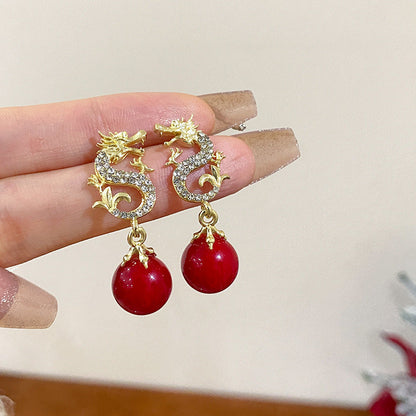 Classic Gold Earring with Timeless Appeal