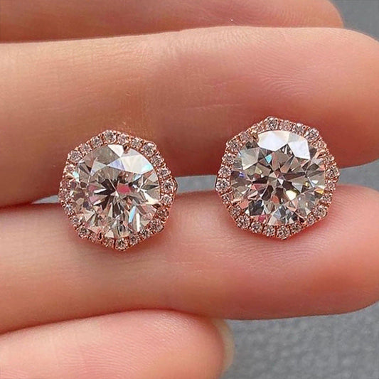 Charming Gold Earring for Any Occasion