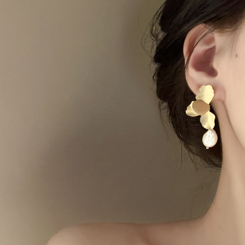 Classic Pearl Earring with Timeless Appeal