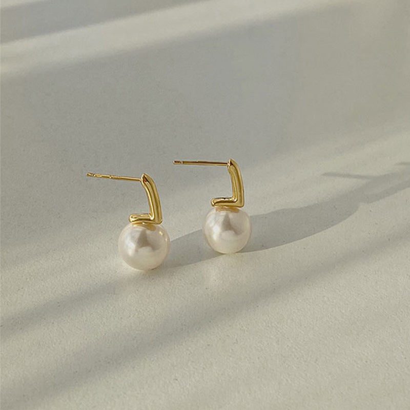 Romantic Pearl Earring for Special Moments