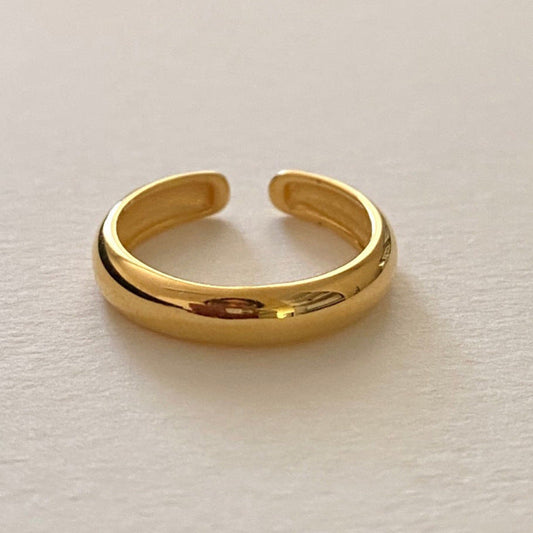 Romantic Gold Ring for Special Moments