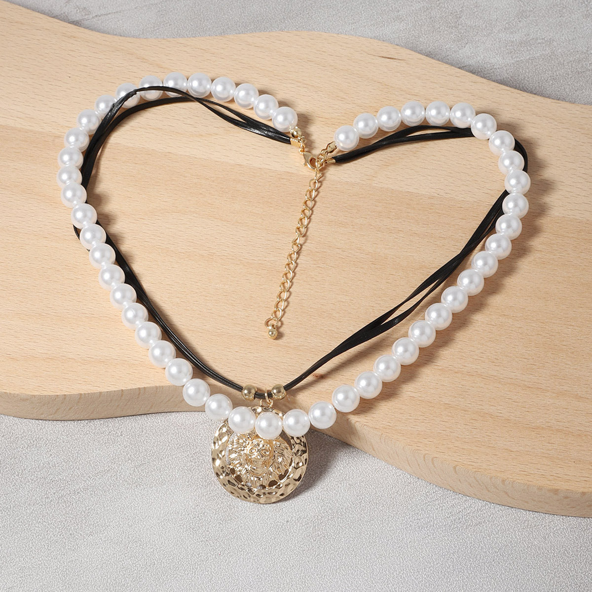 Beautiful Pearl Necklace with Unique Style