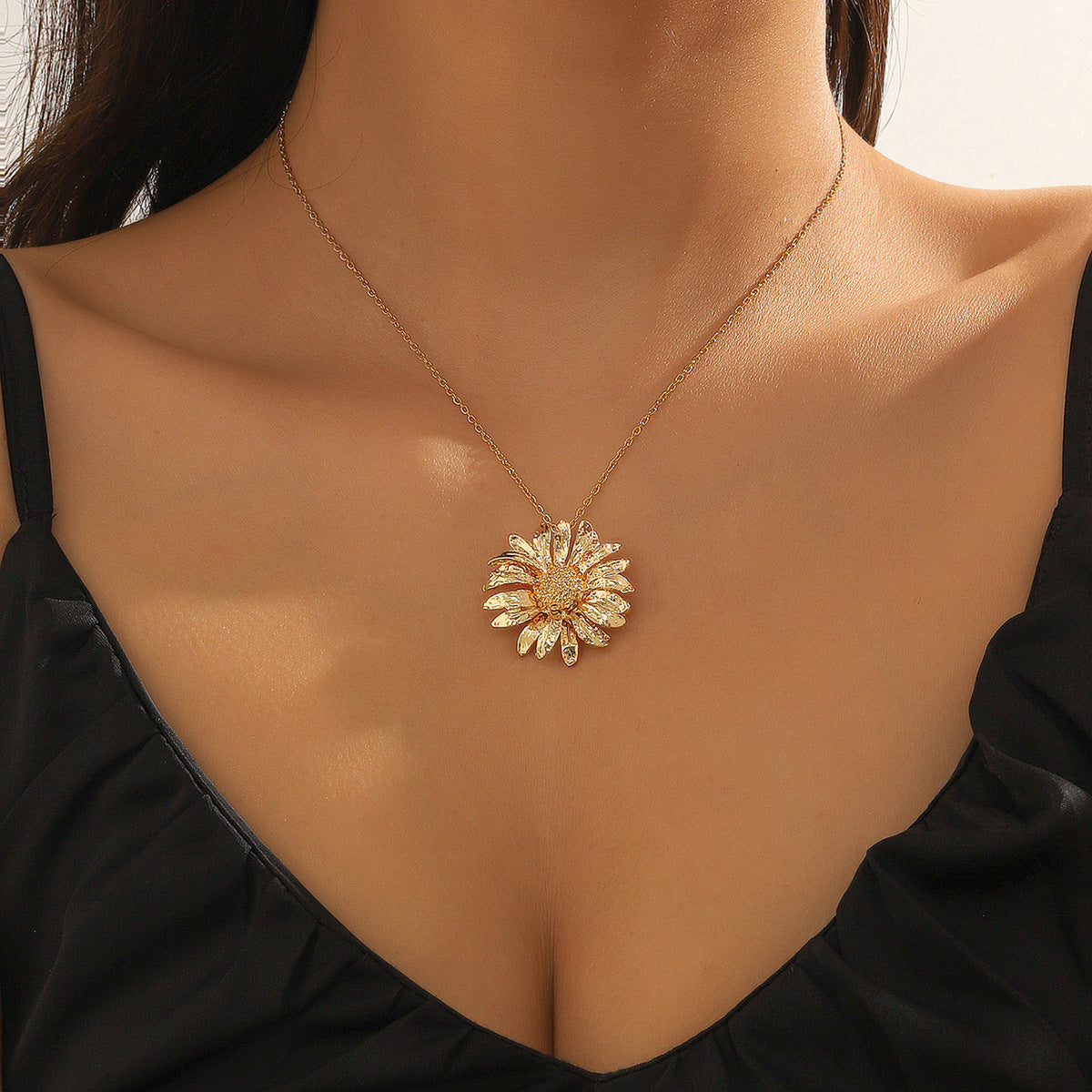Beautiful Gold Necklace with Unique Style