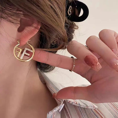 Charming Earring for Any Occasion