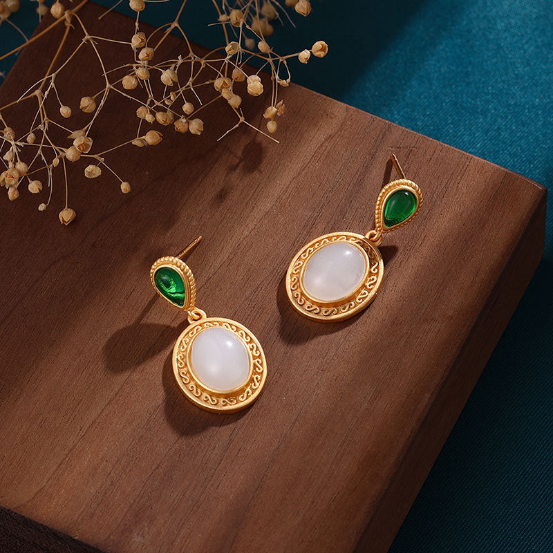 Classic Gold Earring with Timeless Appeal