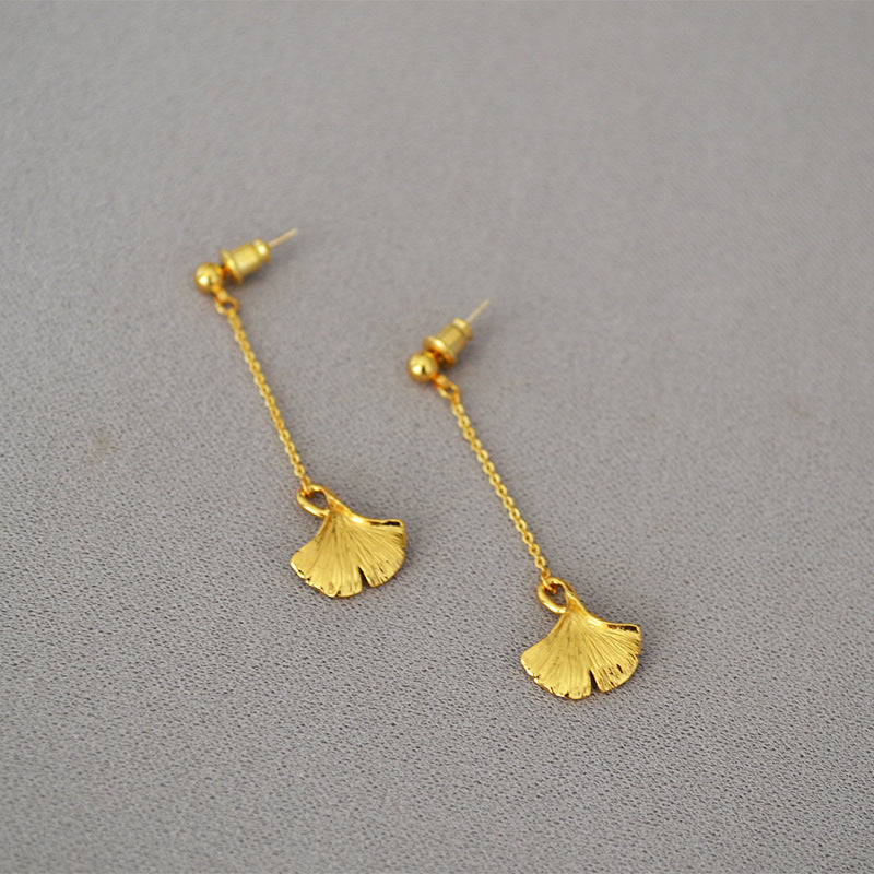 Romantic Gold Earring for Special Moments