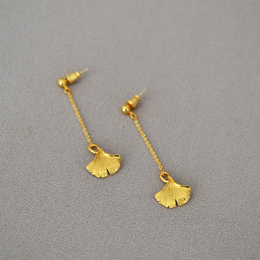 Romantic Gold Earring for Special Moments