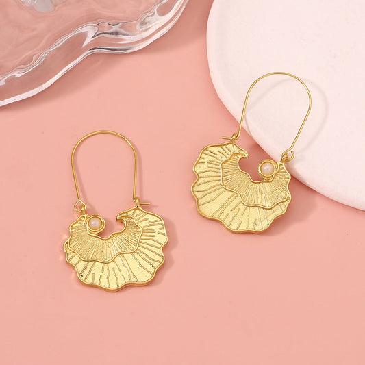 Charming Gold Earring for Any Occasion