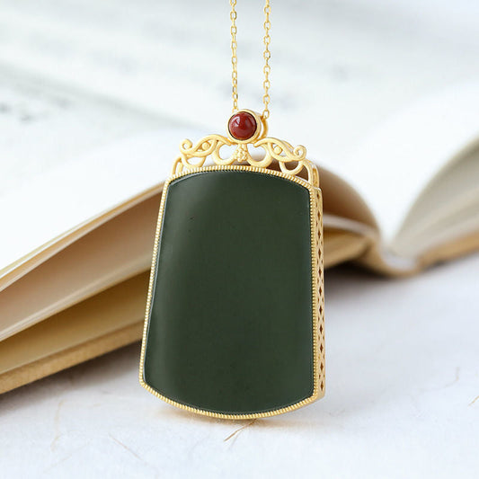 Classic Gold Necklace with Timeless Appeal