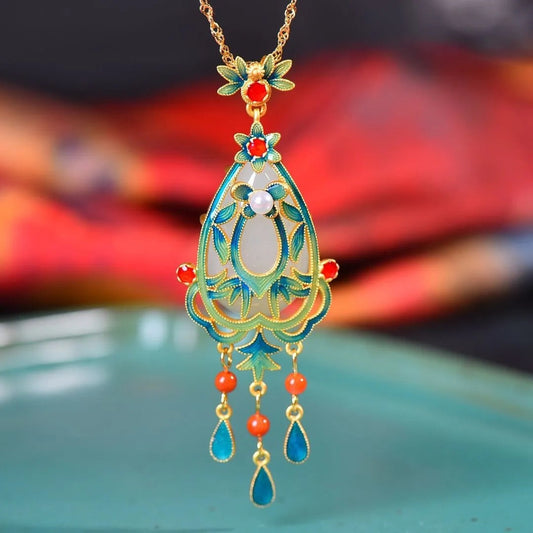 Beautiful Silver Pendant with Unique Style