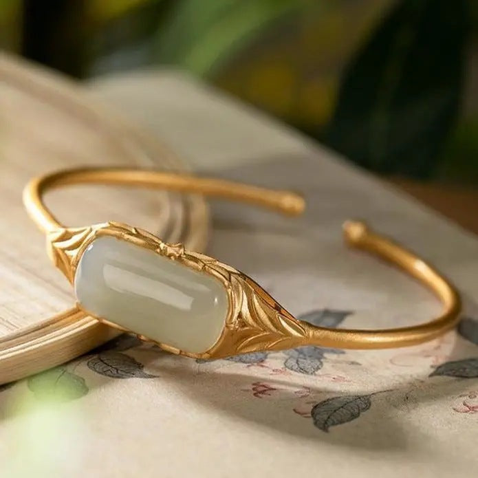 Classic Silver Bracelet with Timeless Appeal