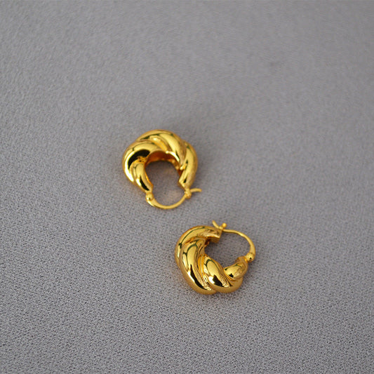 Romantic Gold Earring for Special Moments