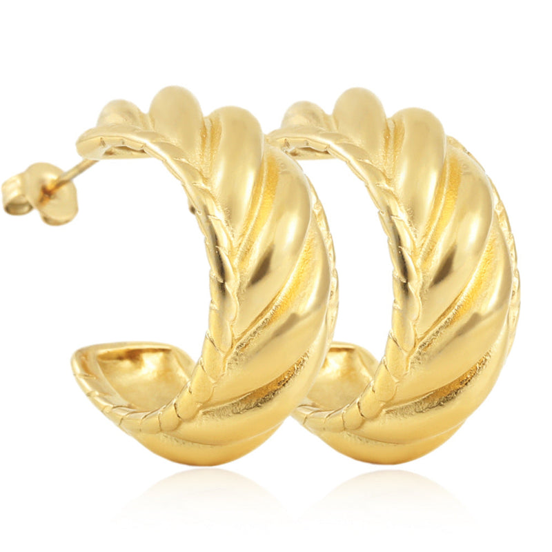 Charming Gold Earring for Any Occasion